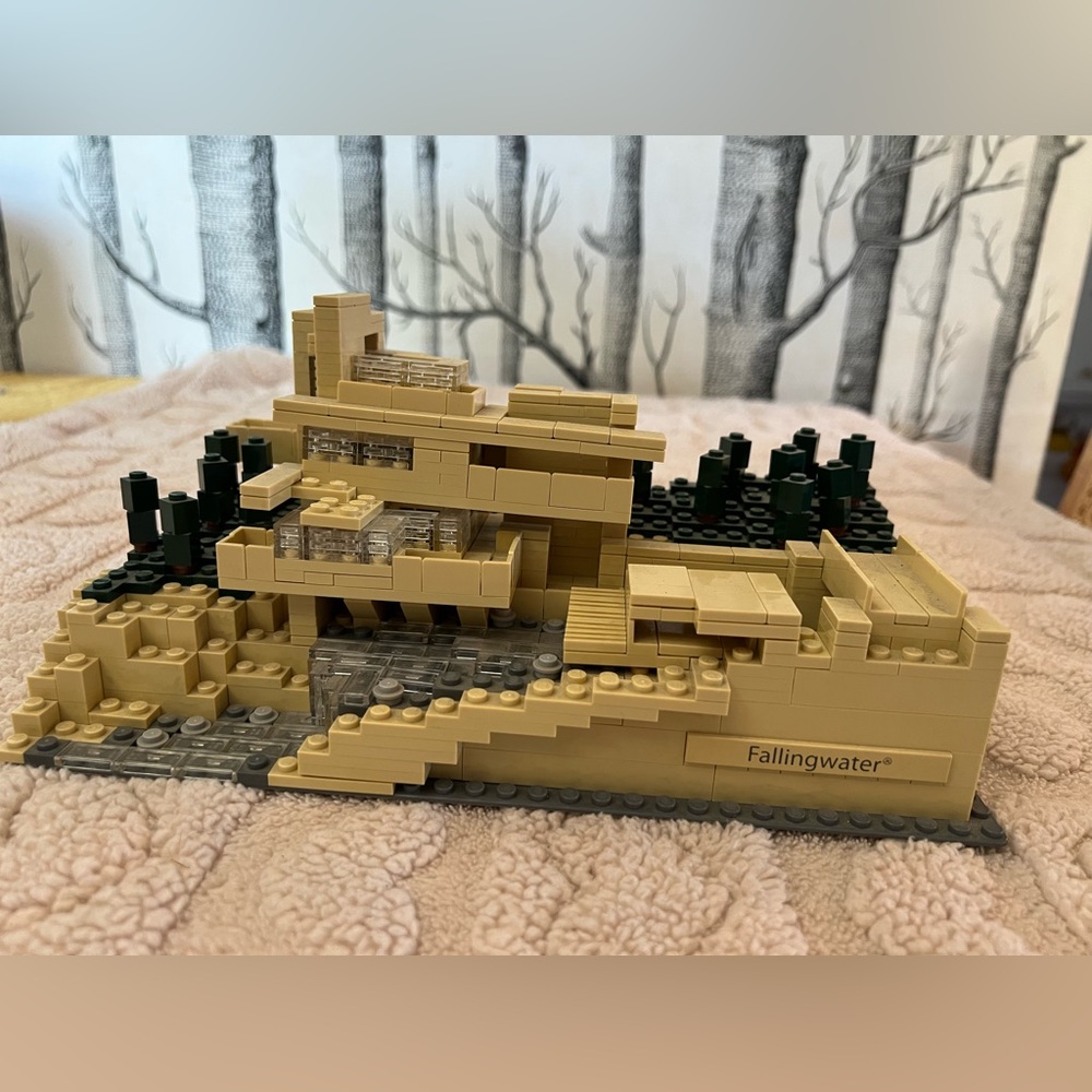 LEGO Architecture Fallingwater in Tan and Black
